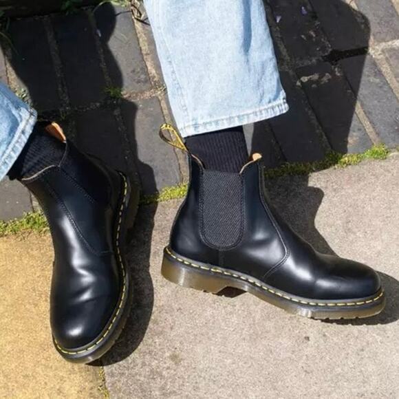 Dr. Martens NWOT Unisex 2976 Smooth Leather Chelsea Boot 7 Men’s/ 8 Women’s - Picture 1 of 8